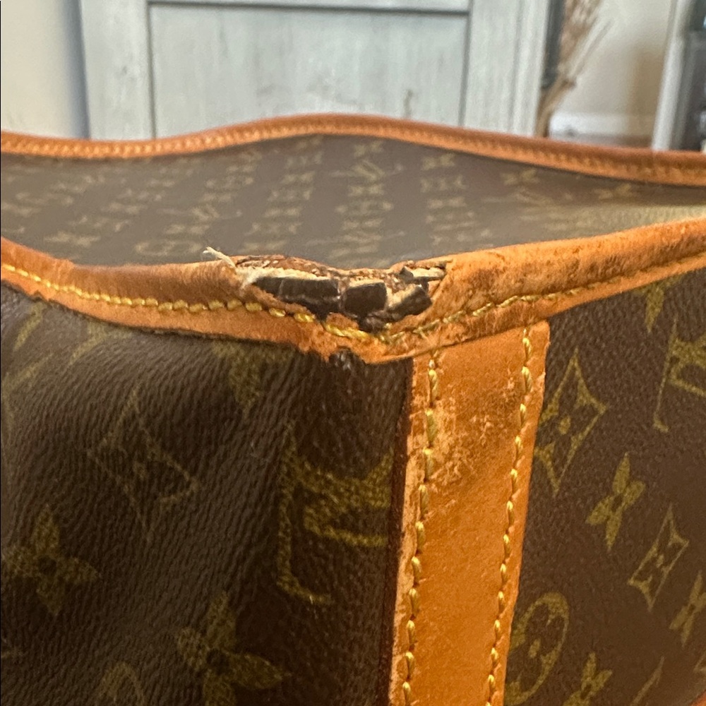Vintage (1982) Louis Vuitton Brown and Tan Monogram Travel Bag - Picture 10 of 16